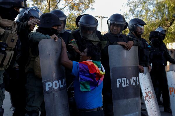 10 anos em 7 dias: Bolívia reverte políticas de Morales rapidamente sob Jeanine Áñez - Sputnik Brasil
