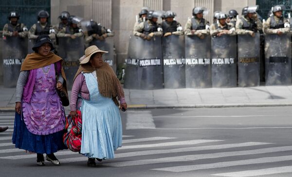 10 anos em 7 dias: Bolívia reverte políticas de Morales rapidamente sob Jeanine Áñez - Sputnik Brasil