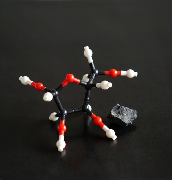 NASA acha 'açúcar alienígena' em 2 meteoritos indicando possível origem de vida na Terra - Sputnik Brasil