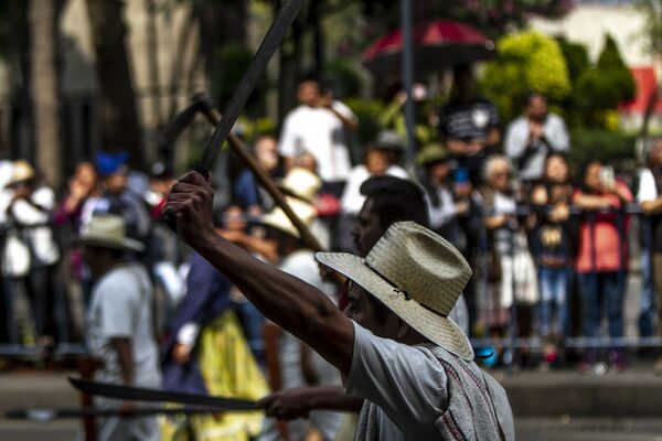 Con desfile México celebra 109 años del inicio de la Revolución  - Sputnik Brasil