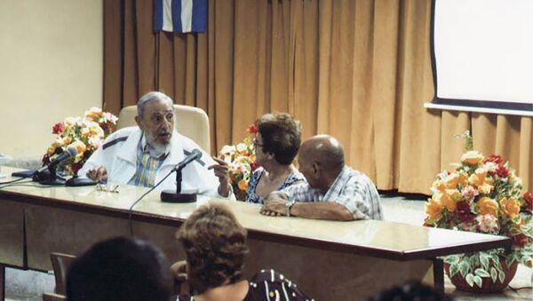 Fidel Castro em debate em um instituto de pesquisa do Ministério da Indústria Alimentícia. - Sputnik Brasil