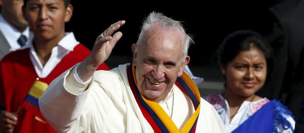 Papa Francisco chega ao Equador. - Sputnik Brasil