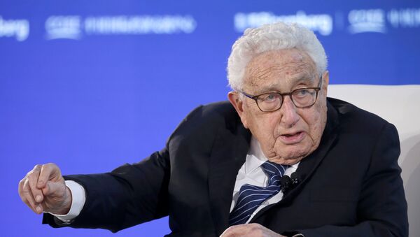 Henri Kissinger participa de debate no Fórum Nova Economia 2019, em Pequim, em 21 de novembro de 2019 - Sputnik Brasil