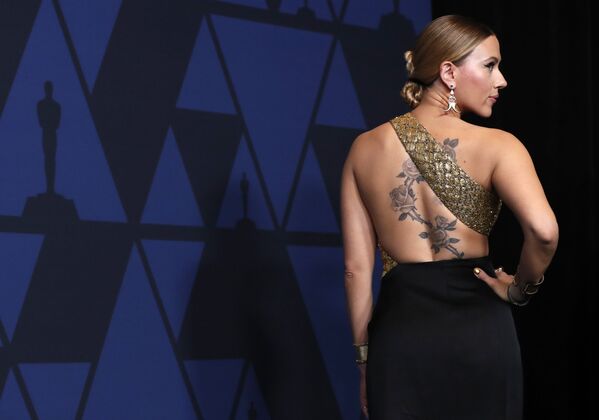 Scarlett participa da cerimônia de entrega do Governors Awards, ainda aos 34 anos, em outubro de 2019. - Sputnik Brasil