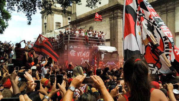 Jogadores do Clube de Regatas do Flamengo se encontram com sua torcida no Rio de Janeiro - Sputnik Brasil