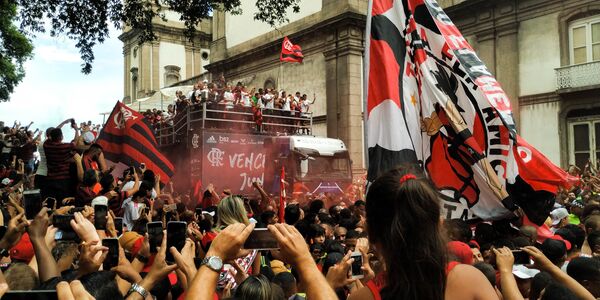 Jogadores do Clube de Regatas do Flamengo se encontram com sua torcida no Rio de Janeiro - Sputnik Brasil