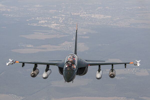 Avião de treinamento e combate Yak-130 - Sputnik Brasil