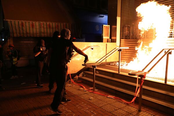 China proíbe entrada de navios militares e veta ONGs dos EUA por 'interferência' em Hong Kong - Sputnik Brasil