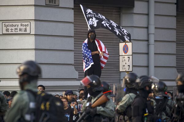 China vê Pompeo como 'chantagista' após questionar democracia em Hong Kong - Sputnik Brasil