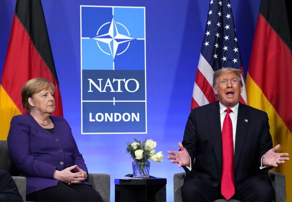 VÍDEO capta líderes da OTAN aparentemente tirando sarro de Trump durante conferência em Londres VÍDEO capta líderes da OTAN aparentemente tirando sarro de Trump durante conferência em Londres - Sputnik Brasil