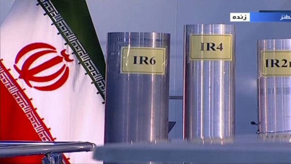 Canal estatal iraniano IRIB mostra três versões das centrífugas iranianas produzidas internamente, filmadas nas instalações de Natanz - Sputnik Brasil