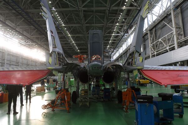 Caça multifuncional MiG-35 na seção de montagem da fábrica de aeronaves de Lukhovitsy - Sputnik Brasil