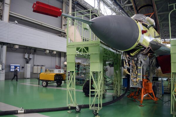 Caça MiG-35 na seção de montagem da fábrica de aeronaves de Lukhovitsy - Sputnik Brasil