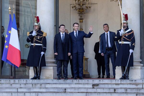 União Europeia está dividida sobre aceitar entrada da Ucrânia, revela Zelensky - Sputnik Brasil