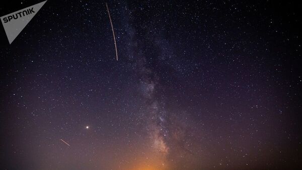 Chuva de meteoros Perseidas clareia céu noturno, na região de Krasnodar (foto de arquivo) - Sputnik Brasil