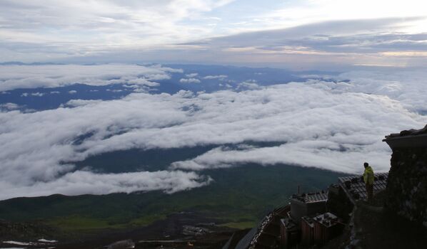 Paisagem debaixo do Monte Fuji, Japão - Sputnik Brasil