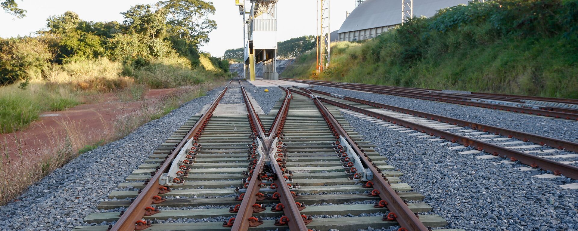 Trecho em implantação da ferrovia Norte-Sul em Anápolis (GO) - Sputnik Brasil, 1920, 29.04.2021