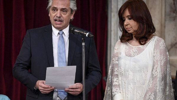 Presidente argentino Alberto Fernández em sua cerimônia de posse com sua vice Cristina Kirchner - Sputnik Brasil