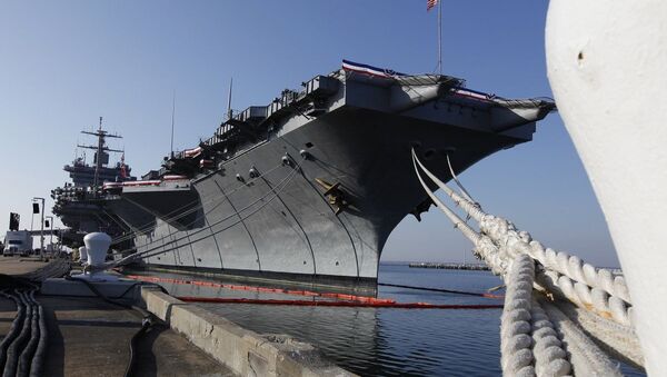 Porta-aviões USS Enterprise atracado na base naval americana de Norfolk - Sputnik Brasil