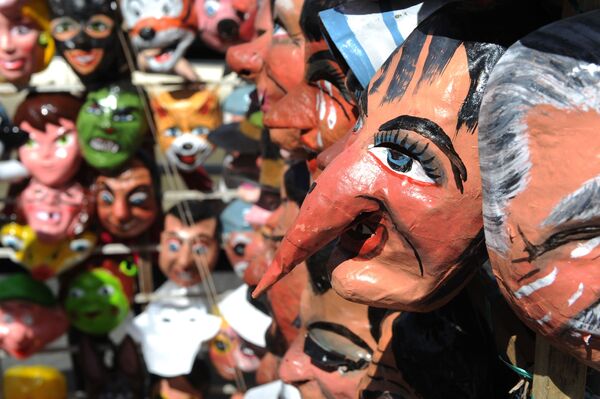 Máscaras tradicionais de Ano Novo em Quito, Equador - Sputnik Brasil