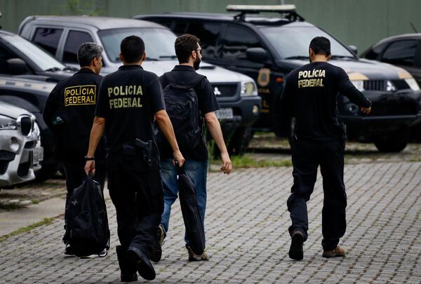 Polícia Federal cumpre mandados sobre suposto caixa 2 de José Serra na campanha de 2014 Polícia Federal cumpre mandados sobre suposto caixa 2 de José Serra na campanha de 2014 - Sputnik Brasil