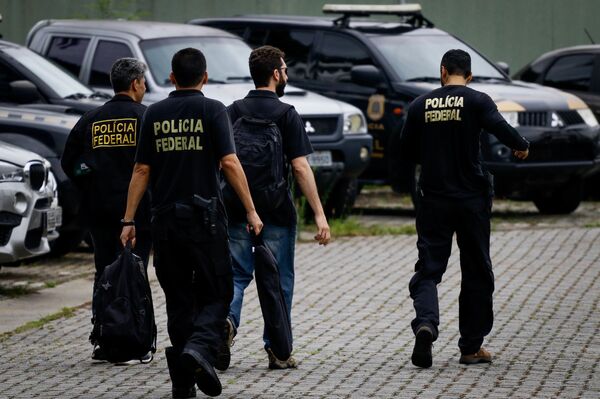 Policiais federais durante operação (foto de arquivo) - Sputnik Brasil