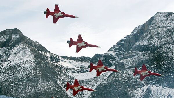 Caças F-5 em espetáculo aéreo anual da Força Aérea da Suíça - Sputnik Brasil