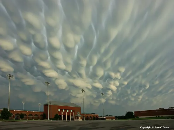 NASA posta FOTO de nuvens misteriosas em forma de bolhas no céu de Nebraska NASA posta FOTO de nuvens misteriosas em forma de bolhas no céu de Nebraska - Sputnik Brasil