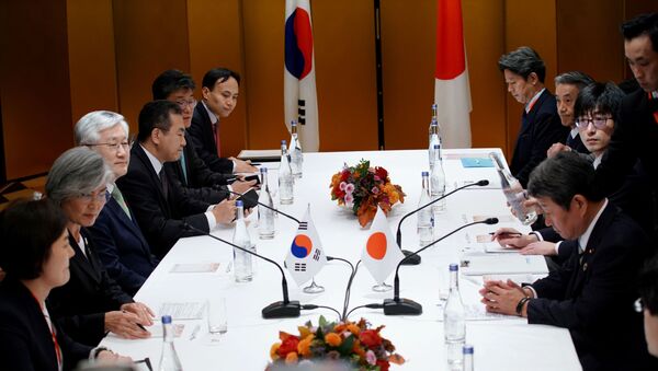 Ministro de Relações Exteriores do Japão, Toshimitsu Motegi, se encontra com a ministra sul-coreana Kang Kyung-wha em Nagoya - Sputnik Brasil
