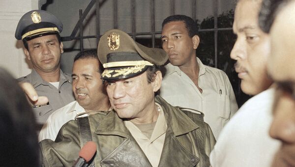 Manuel Antonio Noriega em seu palácio presidencial na cidade do Panamá - Sputnik Brasil