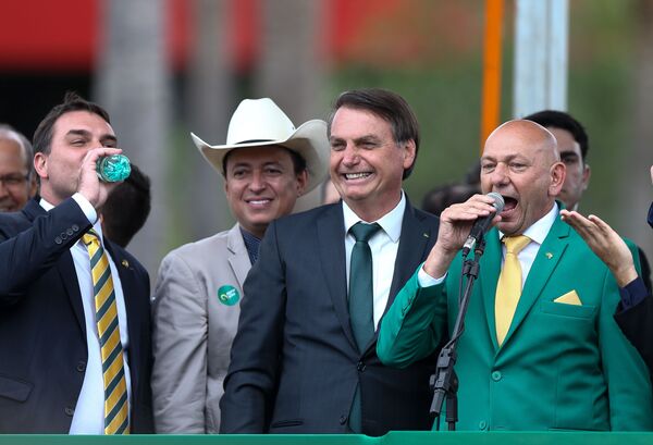 Tem início a janela partidária: drible na Constituição? Tem início a janela partidária: drible na Constituição? - Sputnik Brasil