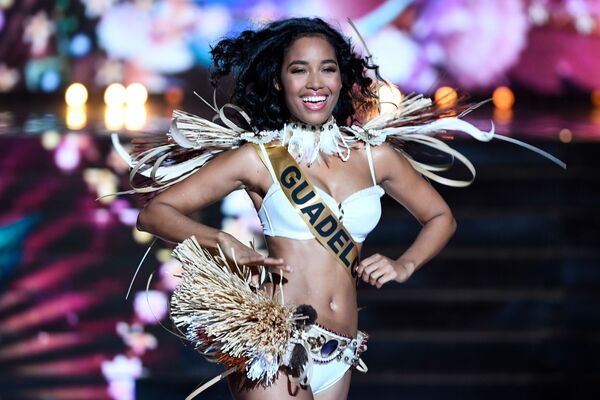 Miss Guadalupe Clemence Botino atua no palco durante o concurso de beleza Miss France 2020, em Marselha
 - Sputnik Brasil