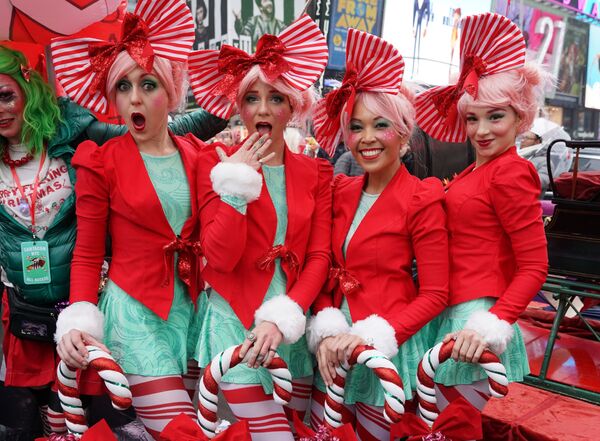 Participantes do SantaCon Bar Crawl em Nova York
 - Sputnik Brasil