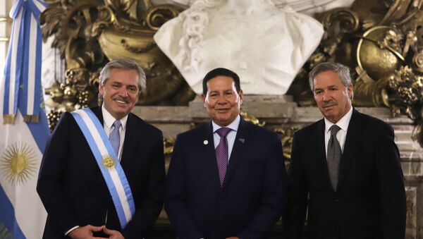 Vice-presidente do Brasil, Hamilton Mourão, comparece à posse de Alberto Fernández, novo presidente da Argentina - Sputnik Brasil