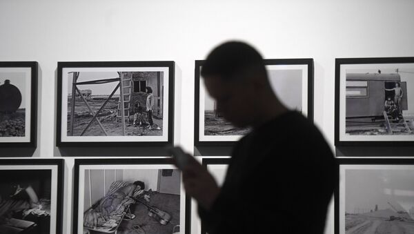 Visitante de uma exposição no museu de arte contemporânea Garazh em Moscou - Sputnik Brasil