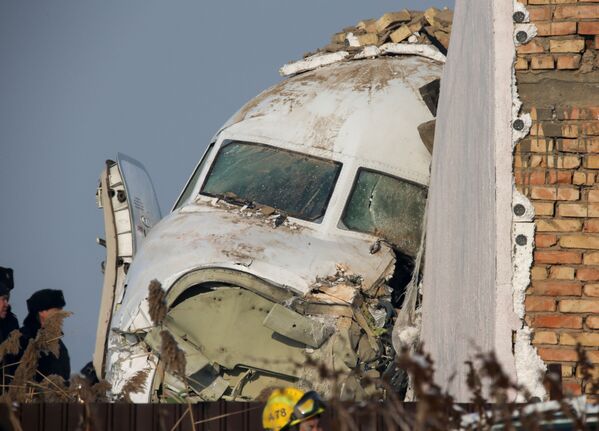 Parte frontal do avião Fokker 100, que caiu na cidade cazaque de Almaty, 27 de dezembro de 2019 - Sputnik Brasil