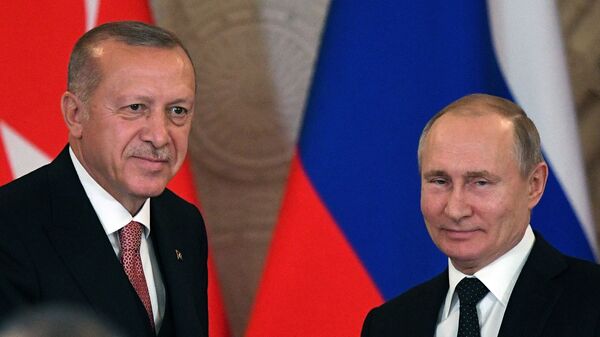 Presidente da Rússia, Vladimir Putin, recebe seu homólogo turco, Recep Tayyip Erdogan, em Moscou, em abril de 2019 - Sputnik Brasil