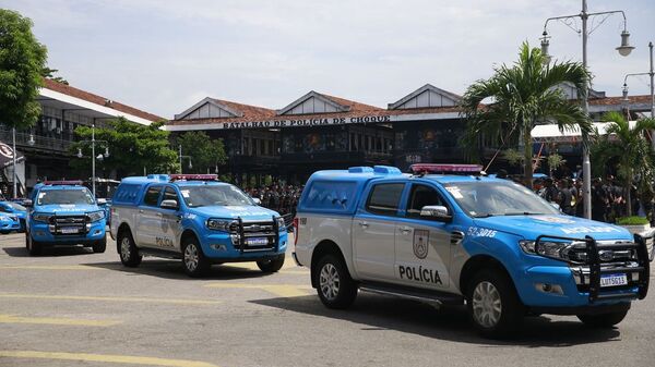 Viaturas da Polícia Militar do Rio de Janeiro deixam o Batalhão de Choque. - Sputnik Brasil
