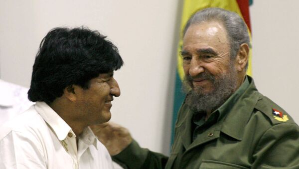 Evo Morales juntamente com Fidel Castro na cpital cubana em abril de 2006 - Sputnik Brasil