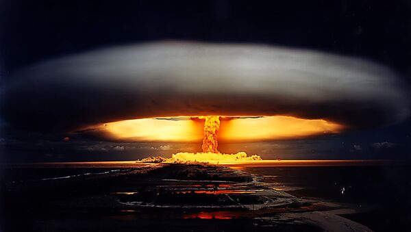 Explosão de bomba atômica (foto de arquivo) - Sputnik Brasil