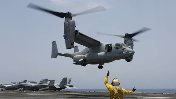 MV-22 Osprey aterrissando no porta-aviões USS Abraham Lincoln - Sputnik Brasil