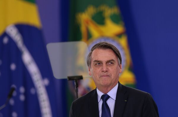 'O Brasil está quebrado, chefe. Eu não consigo fazer nada', diz Bolsonaro a apoiadores - Sputnik Brasil