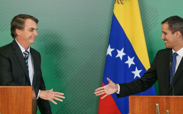 Secretário de Estado dos EUA visitou Brasil para beneficiar campanha de Trump, afirma analista Secretário de Estado dos EUA visitou Brasil para beneficiar campanha de Trump, afirma analista - Sputnik Brasil