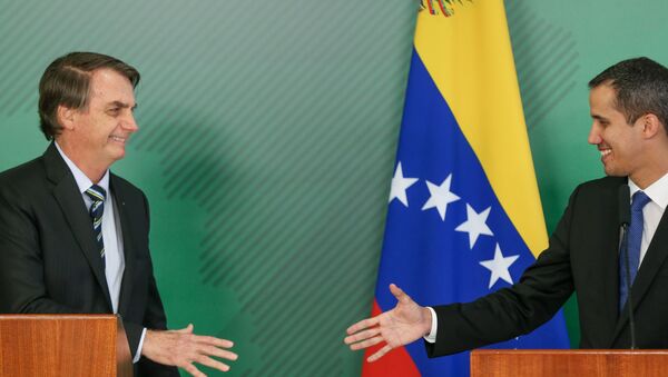 O presidente Jair Bolsonaro se reúne com o autoproclamado presidente da Venezuela, Juan Guaidó, para entrevista com os jornalistas após reunião no Palácio do Planalto, em Brasília. - Sputnik Brasil