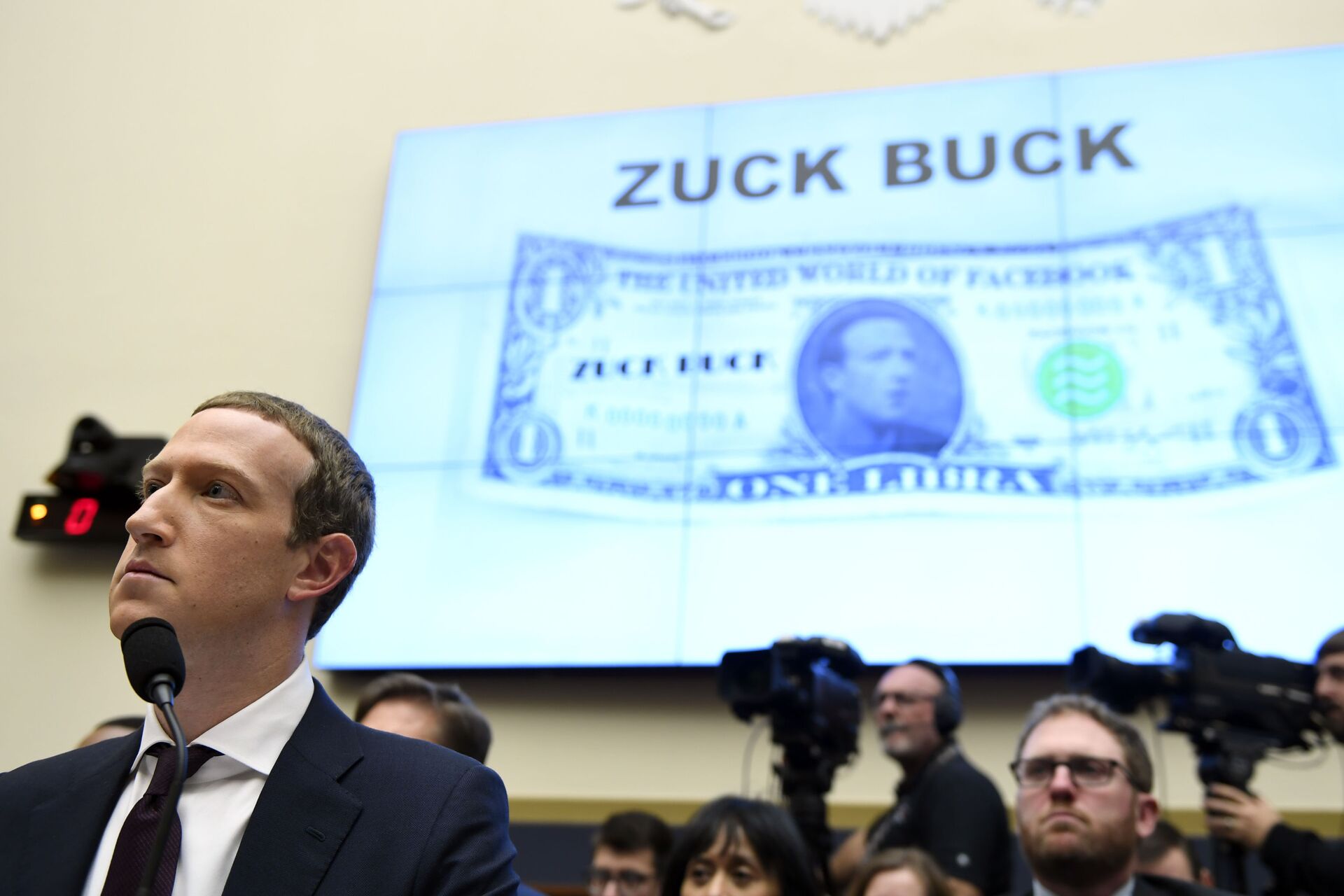 Fundador do Facebook, Mark Zuckerberg, presta esclarecimentos à Comissão de Finanças do Congresso dos EUA sobre o projeto de sua moeda digital, em outubro de 2019 - Sputnik Brasil, 1920, 09.11.2021