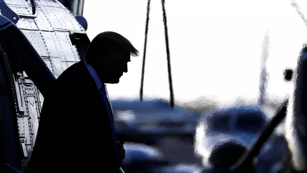 Presidente dos EUA Donald Trump descendo do Marine One no Aeroporto Executivo de Miami, na Flórida, 3 de janeiro de 2020 - Sputnik Brasil