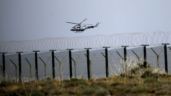 Helicóptero sobrevoando a base da Força Aérea Real Britânica em Acrotíri, perto da cidade costeira de Limassol, no Chipre, 12 de abril de 2018 - Sputnik Brasil