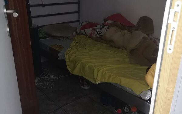 Dormitório de alojamento onde eram mantidos imigrantes ilegais em Lisboa - Sputnik Brasil