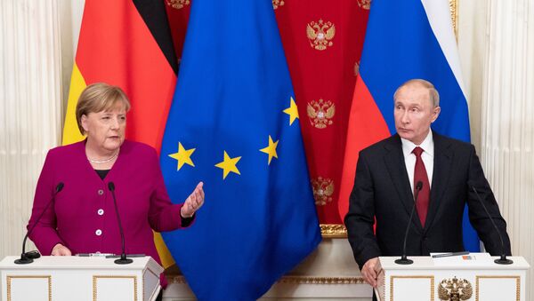 Chanceler alemã, Angela Merkel, e o presidente russo, Vladimir Putin, durante conferência de imprensa, em Moscou, em 11 de janeiro de 2020 - Sputnik Brasil