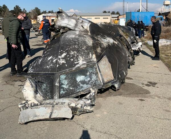 Míssil que derrubou avião ucraniano explodiu por baixo da cabine dos pilotos, revela investigação - Sputnik Brasil